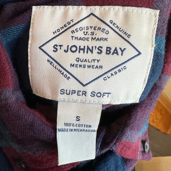 St Johns Bay Men’s Burgundy/Navy Plaid Flannel Shirt NWT Size Small - Picture 3 of 8